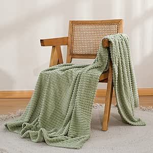 Simple&Opulence Luxury Flannel Fleece Super Soft Home Furnishing Throw Blanket with Stereoscopic Grid Design (Sage Green, 50"x70")